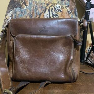 KATTEE LEATHER MESSENGER BAG CROSSBODY
